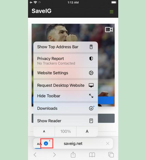 عرض تقدم تنزيل SaveVid: متصفح Safari على iPhone يظهر تقدم تنزيل الفيديو من SaveVid على صفحة تحميل فيديو Instagram.